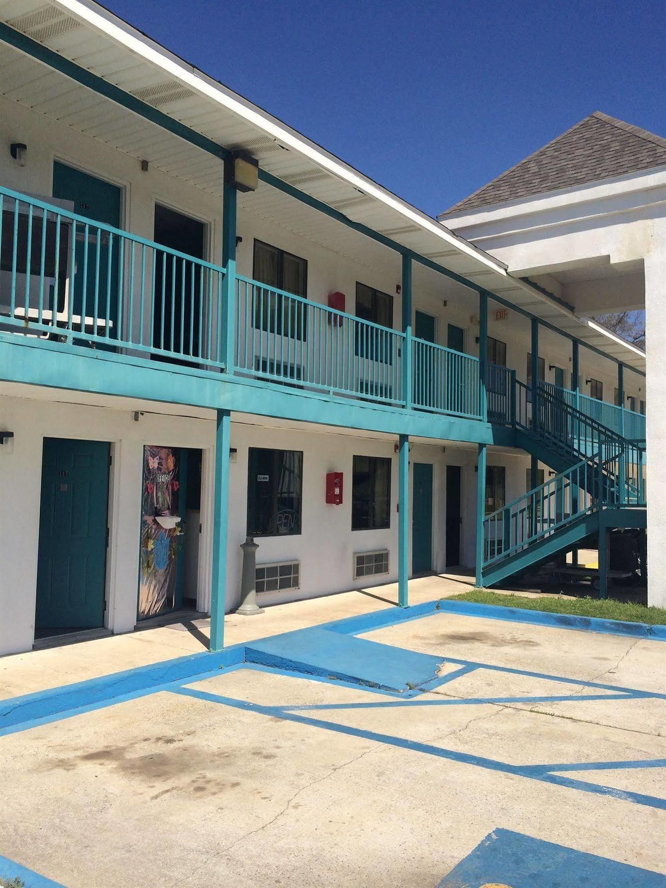 Broadway Inn Express Biloxi Exterior foto