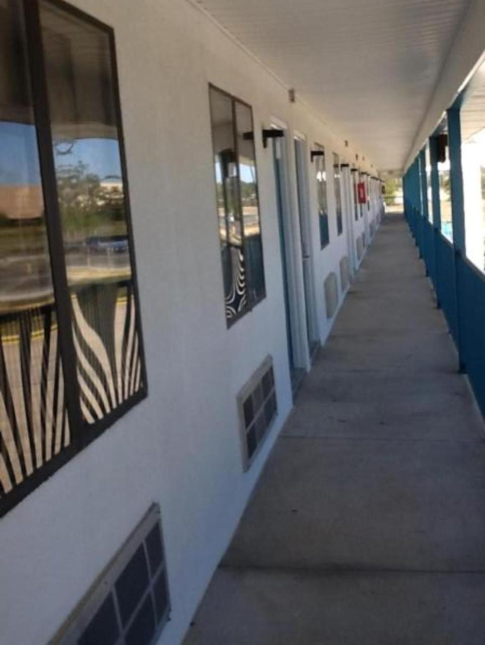Broadway Inn Express Biloxi Exterior foto